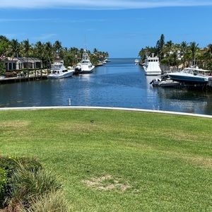 Meet your Posher, Javier